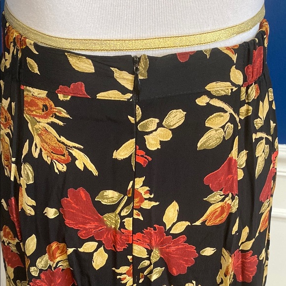 Mevisto Floral Black Skirt - Picture 5 of 8